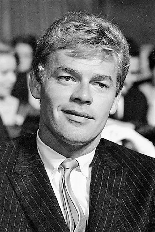 Skip Ward interpretando a The Colonel's Man