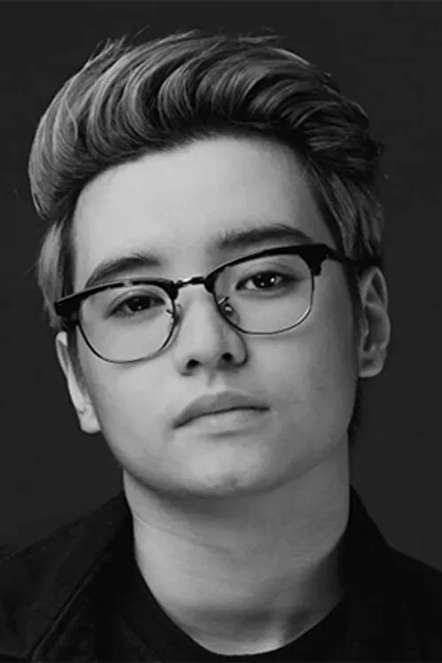 Sky Teotico interpretando a Steph