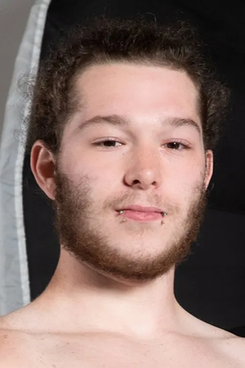 Skylar Dee interpretando a 