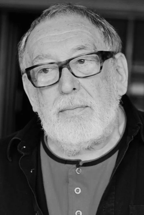 Slava Chaplin interpretando a Dr. Klein