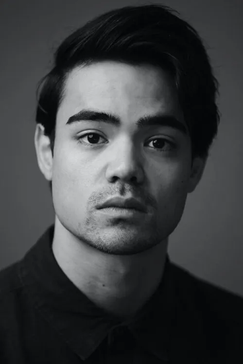 Slone Sudiro interpretando a Jordan