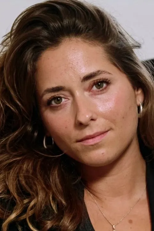 Sofia Cukic interpretando a Kate