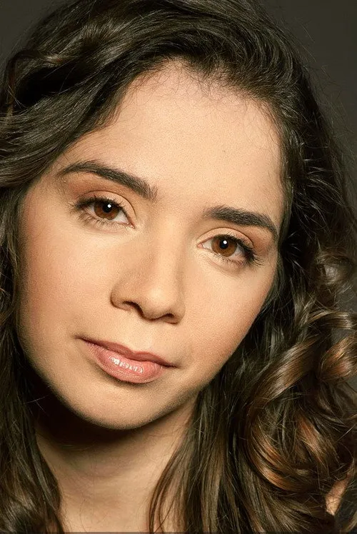 Sofia Helena interpretando a Siena R. S.