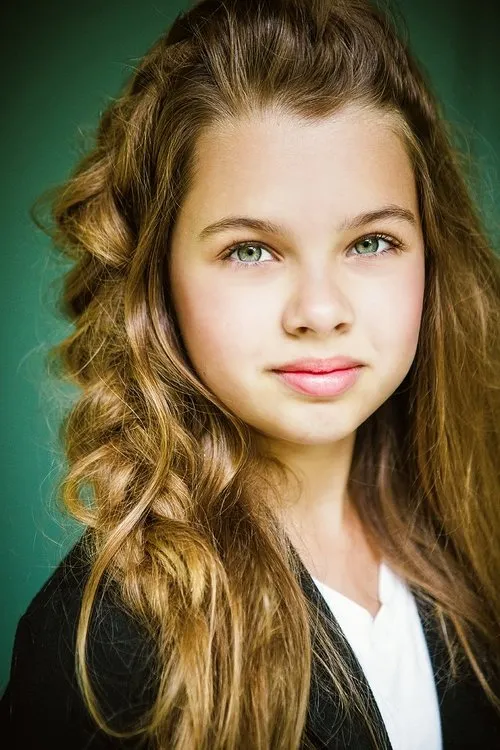 Sofia Mali interpretando a 