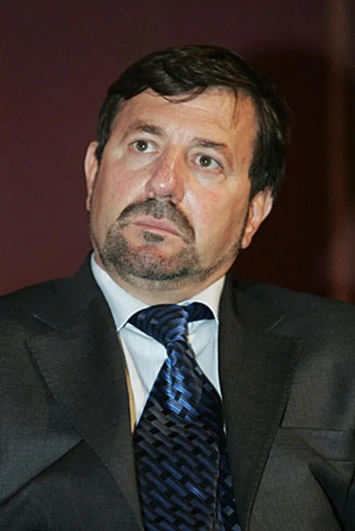Samuel Vargu ha trabajado con Sokol Angjeli en 1 ocasiones