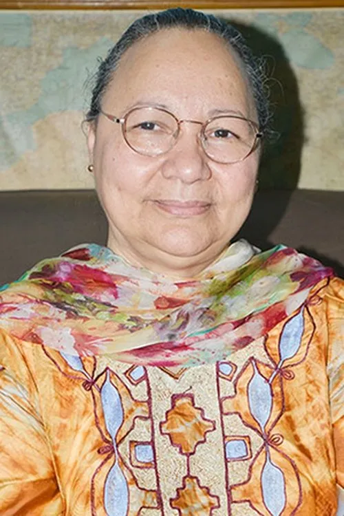 Solange Delanne interpretando a Toula