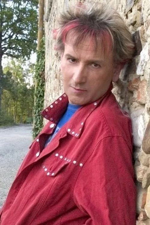 Solange interpretando a Self (archive footage)