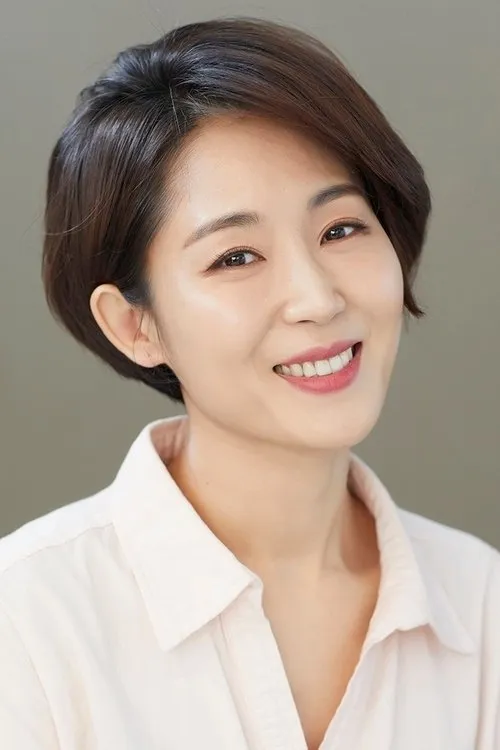 Son Ji-yoon — personaje: Yun Hong