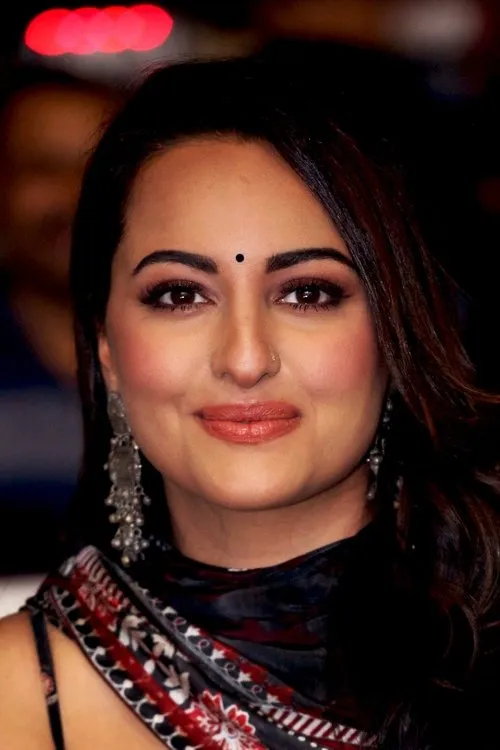 Sonakshi Sinha interpretando a Jeenal Patel