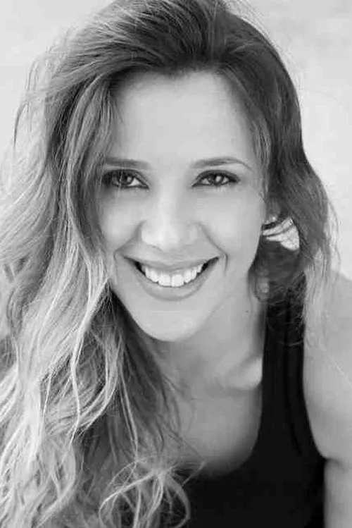 Sonia Albizuri interpretando a Miss Macy