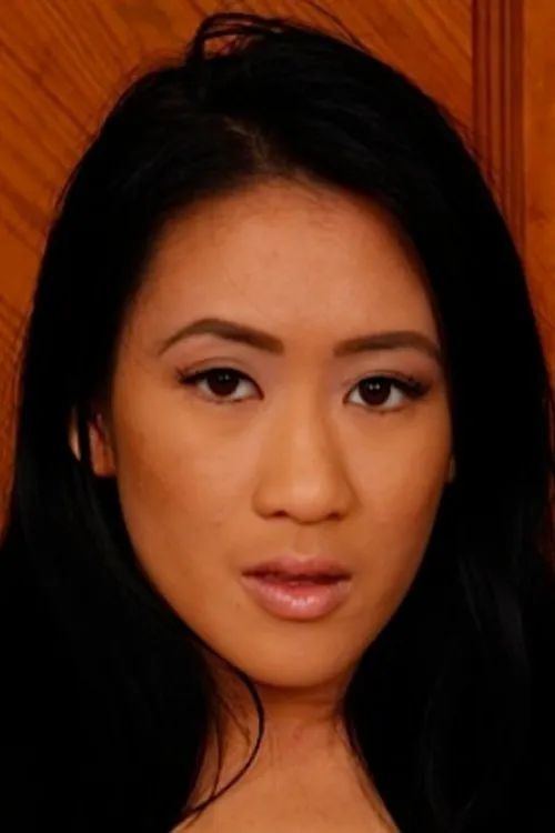 Sonia Lei interpretando a