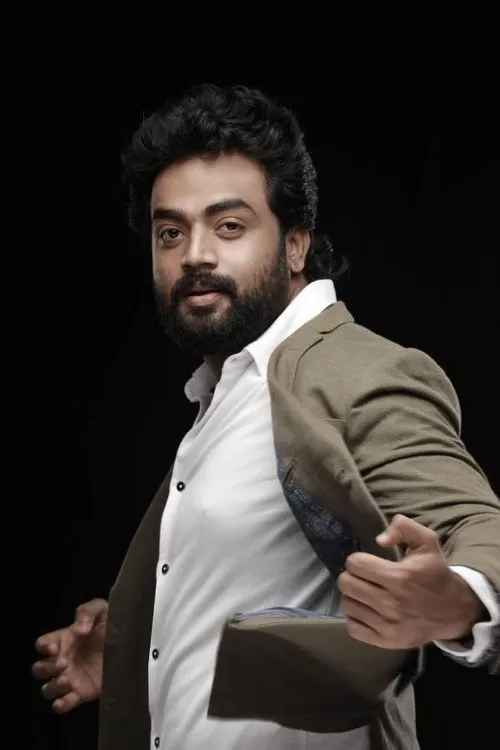 Sooraj Sun interpretando a 