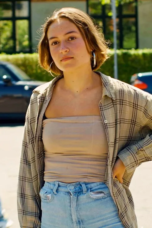 Sophia Lind Boye Masri — personaje: Flora