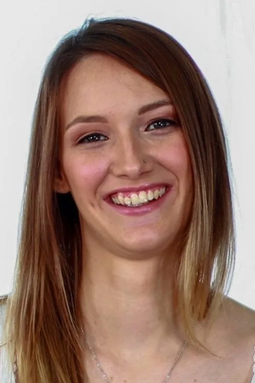 Sophia Wilde interpretando a 