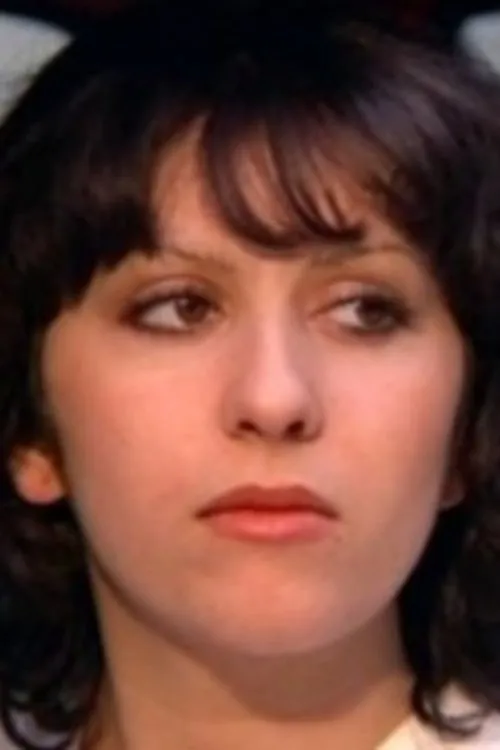 Sophie Abelaïd interpretando a Martine