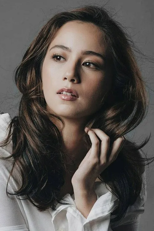 Sophie Albert — personaje: Regina Marie "Reign" Sison