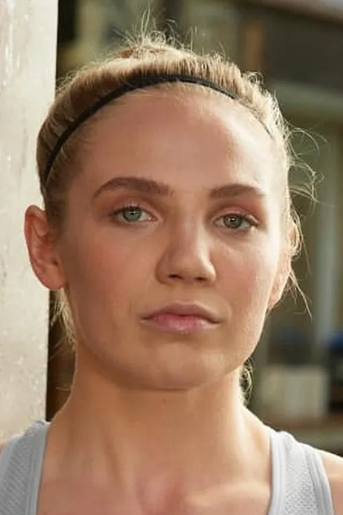 Sophie Alisch interpretando a Self