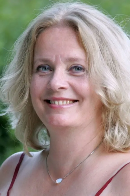 Sophie Barjac — personaje: Doctor Marie Dumont