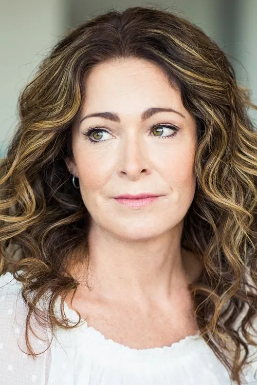 Sophie Bourgeois interpretando a Madeline Lipski