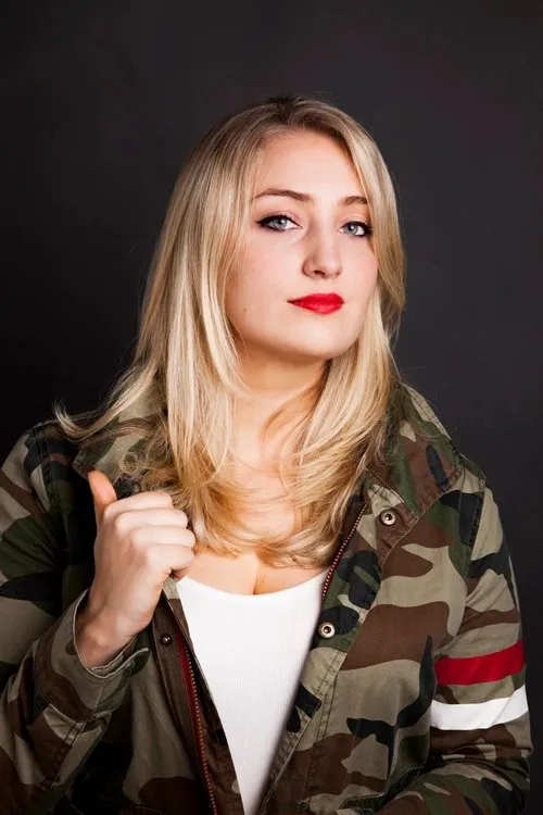 Sophie Buddle interpretando a Kaitlyn