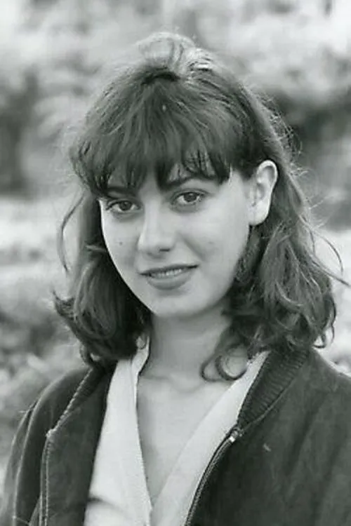 Sophie Edmond interpretando a Henri's Sister