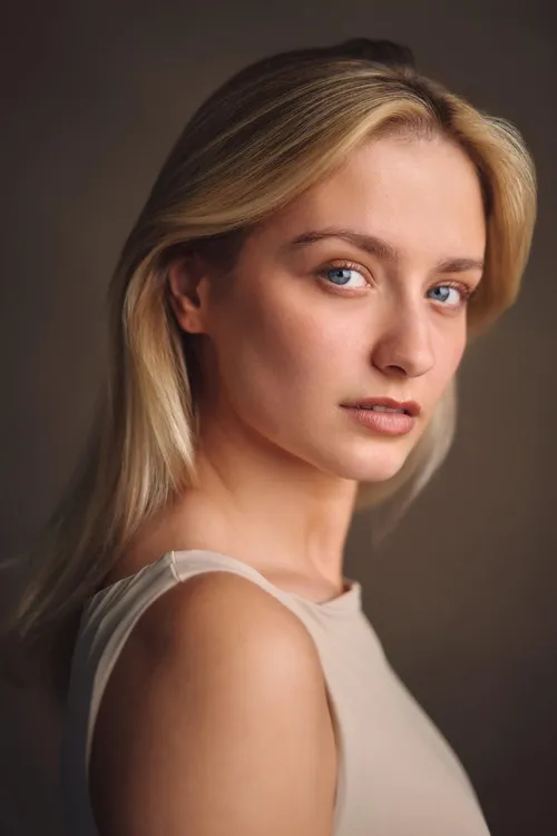 Ellen Andrews ha trabajado con Sophie McGibbon en 1 ocasiones