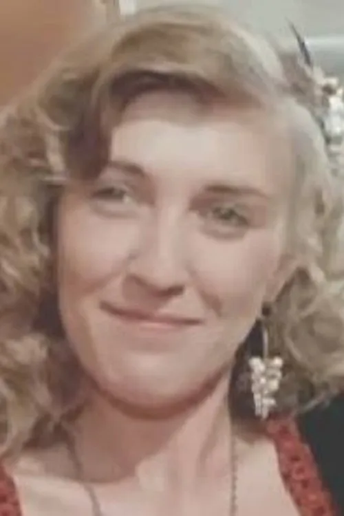 Sophie Moyse interpretando a Angelica