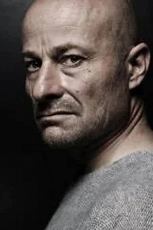 Søren Lenander interpretando a Haucon