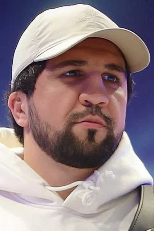 Soslan Asbarov interpretando a Self