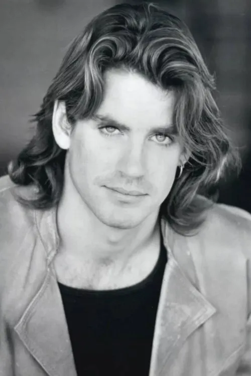 Spencer Rochfort interpretando a Nick Marsh