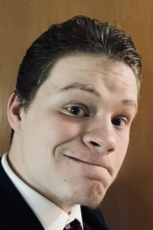 Spencer Staggs interpretando a The Older Brother