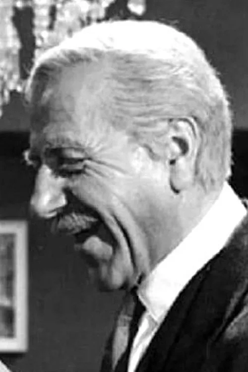 Σπύρος Μουσούρης interpretando a Pelekas