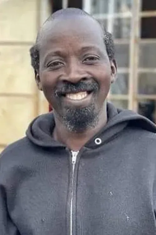 Sserunya Ernest interpretando a Tiger Mafia's Leader