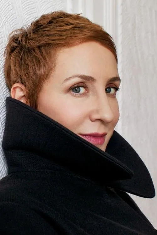 Stacey Kent interpretando a Caroline Kennar (young)