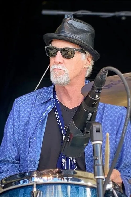 Scott Crago ha trabajado con Stan Lynch en 1 ocasiones