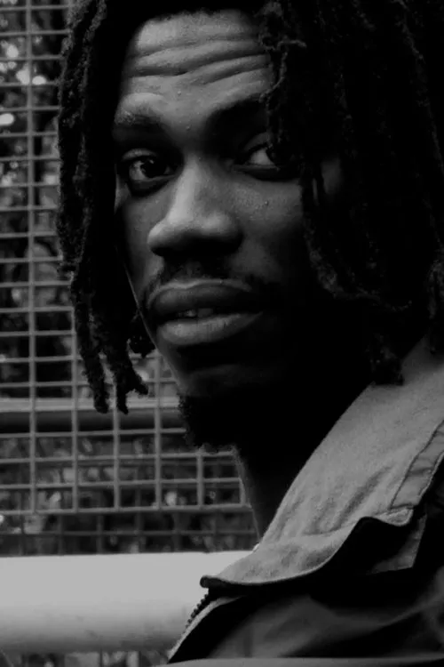 Steeve Eddy interpretando a #1