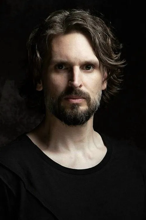 Stefan Helleblad interpretando a 