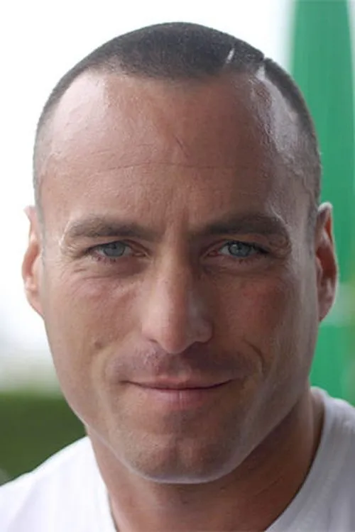 Stefan Leko interpretando a Self