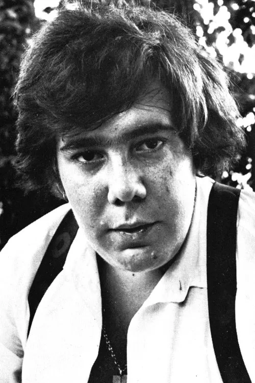 Stefano Amato interpretando a Mino Salmarani