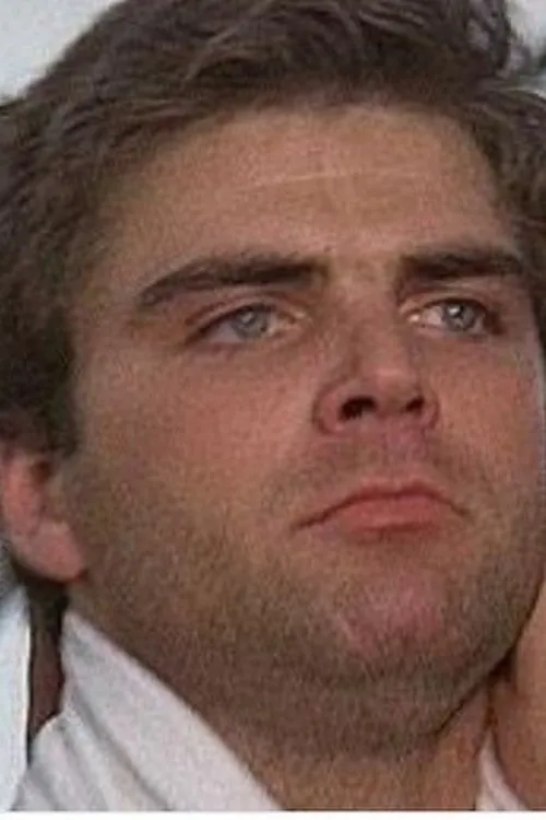 Stefano Mingardo interpretando a Giorgio Desideri