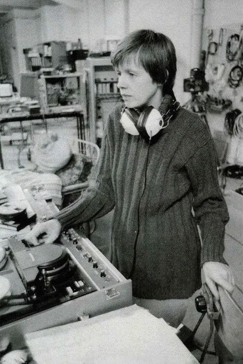 Steina Vasulka interpretando a 