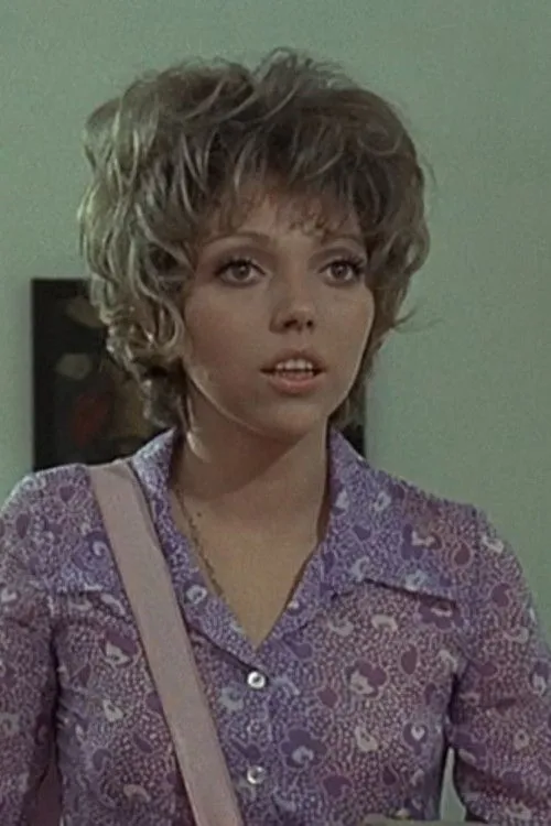 Stella Mooney interpretando a Helga