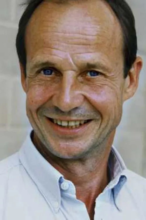 Sten Elfström interpretando a Nyberg