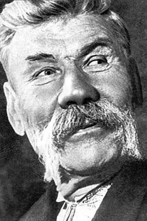 Степан Шкурат interpretando a 