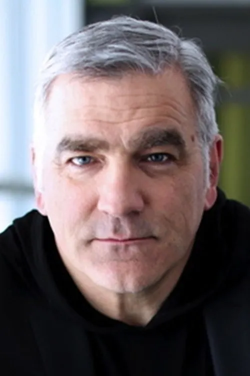 Stéphan Côté interpretando a Segent-détective Mike Paquet