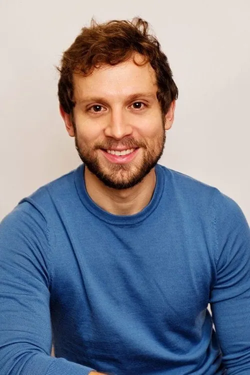 Stephan Eitner interpretando a Tomy