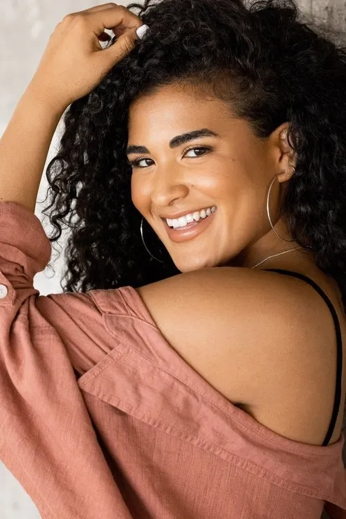 Stephani Sosa — personaje: Self - Troupe Dancer