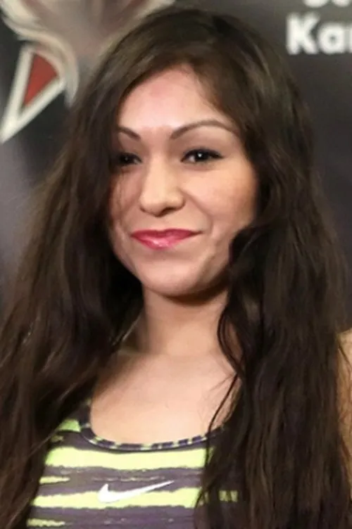 Brogan Walker-Sanchez ha trabajado con Stephanie Alba en 2 ocasiones