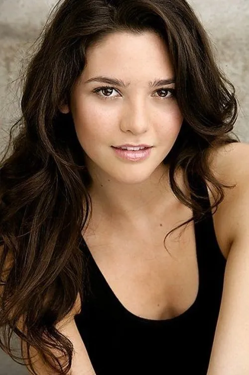 Stephanie Pearson interpretando a Keren