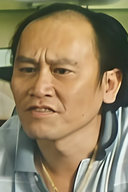 Stephen Chang Gwong-Chin interpretando a Ship Owner